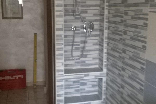Rifacimento bagno con vano oggetti